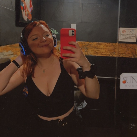 Meet your Posher, Megan - Picture 3 of 3